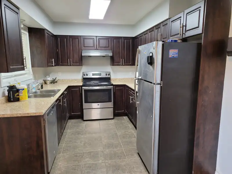 3256 JERVIS CRESCENT - photo 3 of 12