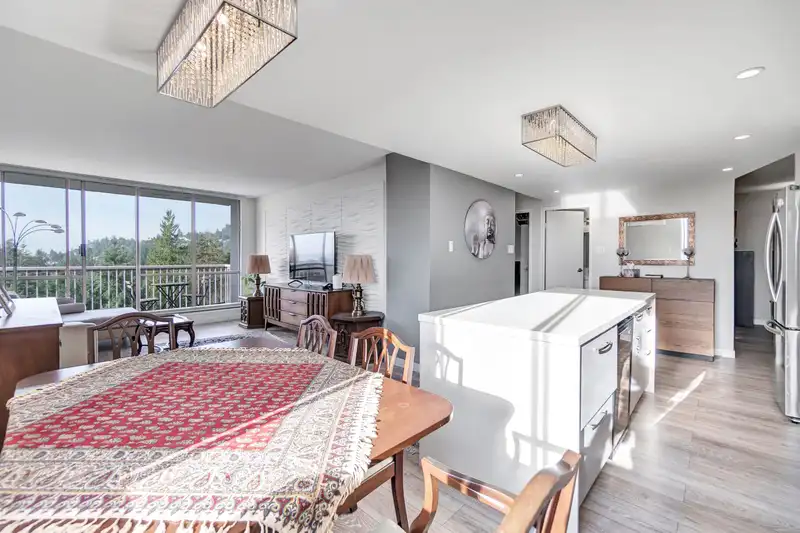 1511 2016 FULLERTON AVENUE - photo 1 of 27
