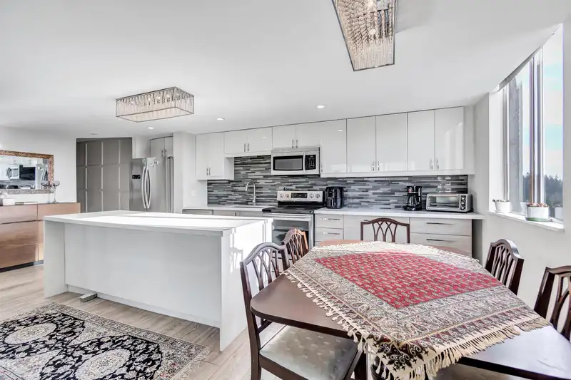 1511 2016 FULLERTON AVENUE - photo 2 of 27