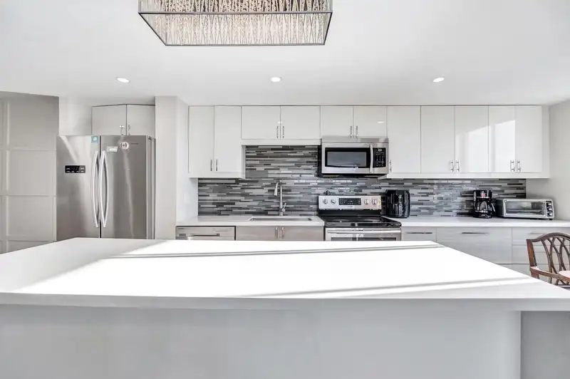 1511 2016 FULLERTON AVENUE - photo 3 of 27