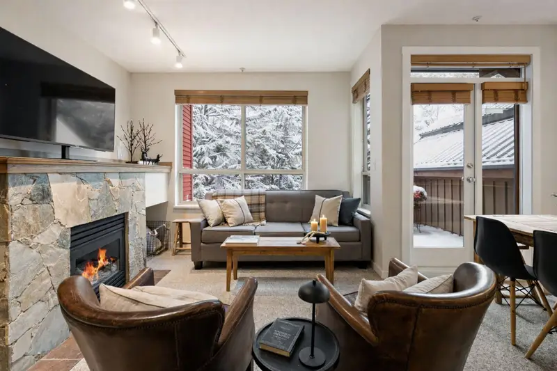 16 4385 NORTHLANDS BOULEVARD - photo 3 of 25