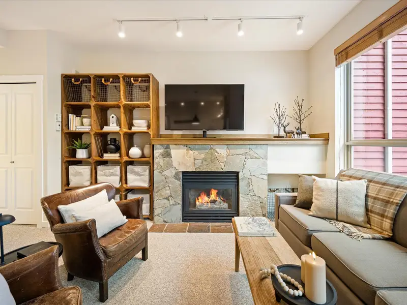 16 4385 NORTHLANDS BOULEVARD - photo 4 of 25