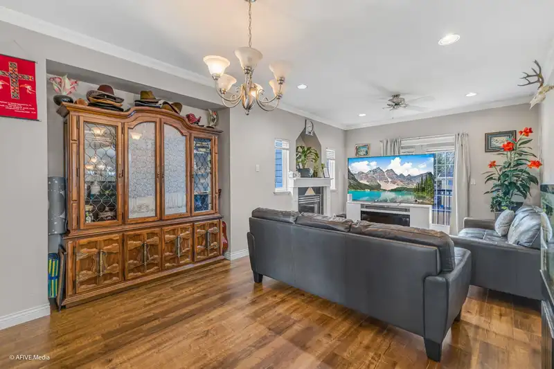 9833 NE 128 STREET - photo 4 of 33