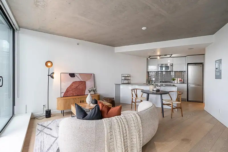 3309 128 W CORDOVA STREET - photo 1 of 40
