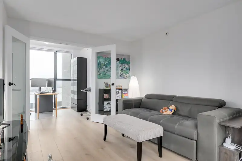 810 1268 W BROADWAY - photo 3 of 19