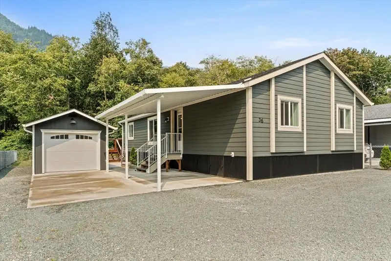 36 59060 LOUGHEED HIGHWAY - photo 1 of 36