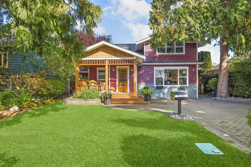 2040 BOEING AVENUE - photo 2 of 38