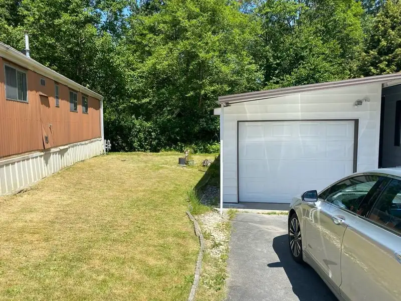 81 8220 KING GEORGE BOULEVARD - photo 2 of 13