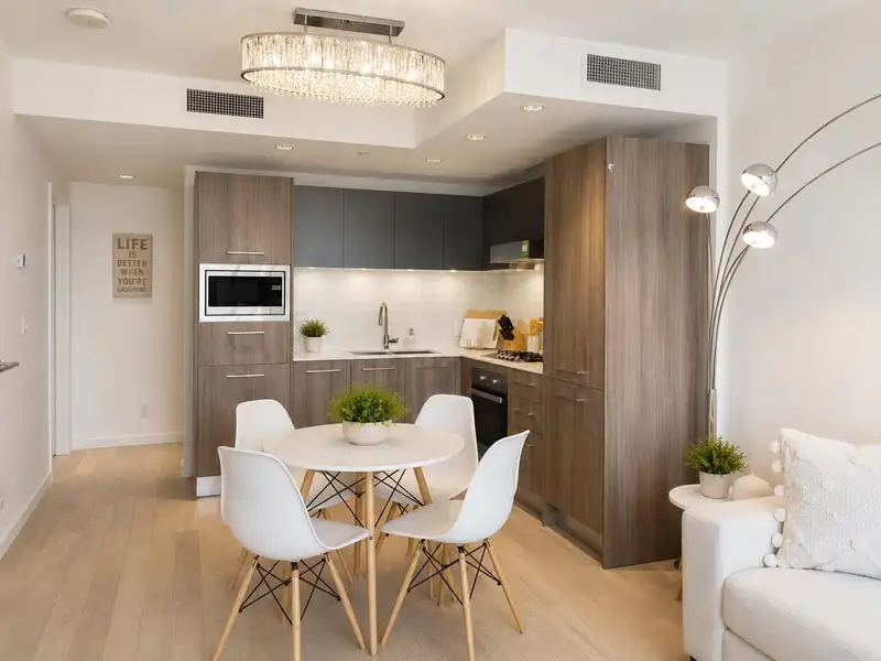 510 2220 KINGSWAY - photo 3 of 25