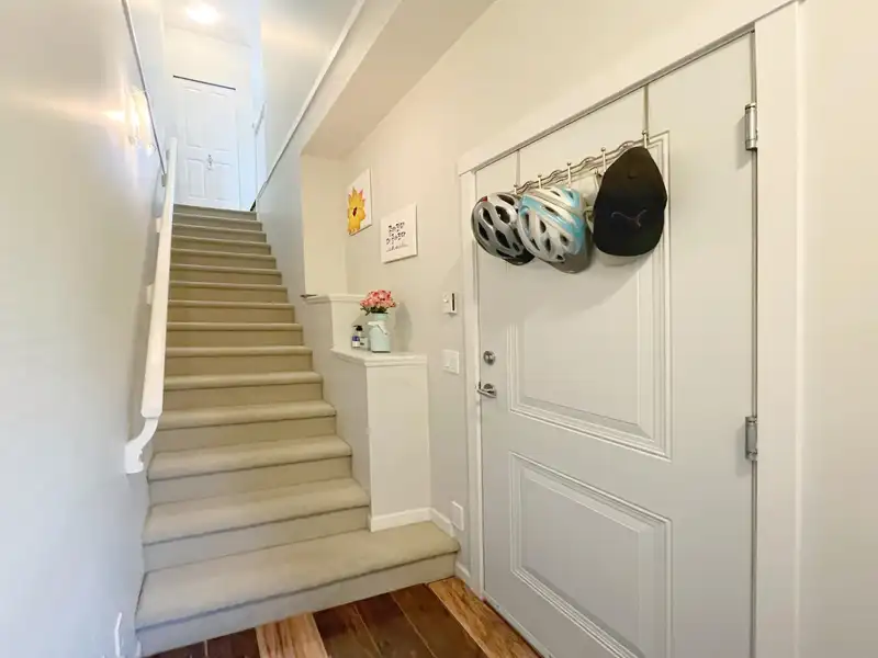 10 19505 68A AVENUE - photo 3 of 30