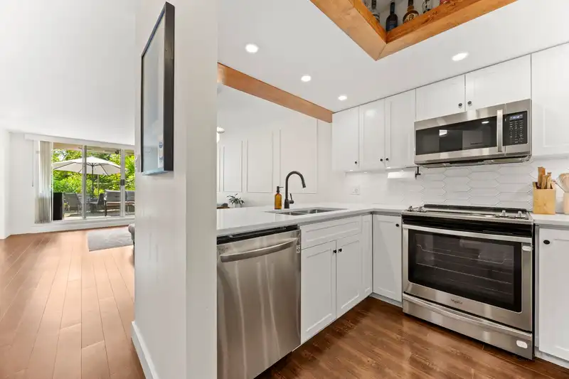 102 1045 QUAYSIDE DRIVE - photo 2 of 25