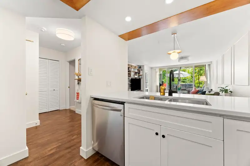 102 1045 QUAYSIDE DRIVE - photo 3 of 25