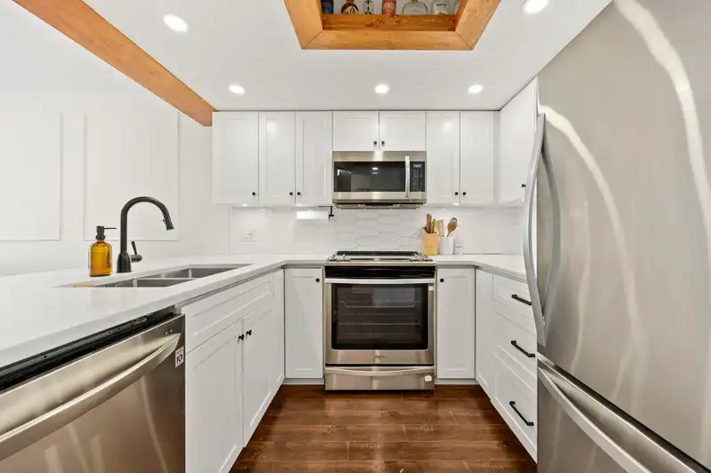 102 1045 QUAYSIDE DRIVE - photo 4 of 25