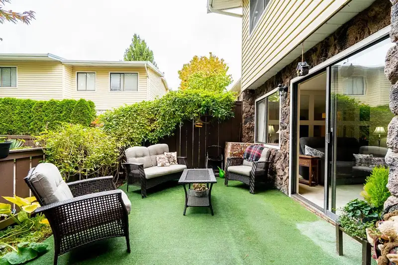 49 9378 122 STREET - photo 2 of 28