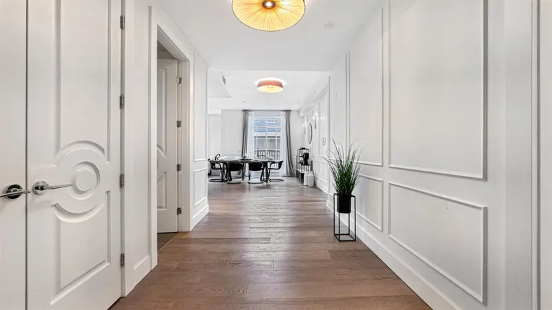 204 1009 LAURIER AVENUE - photo 3 of 25