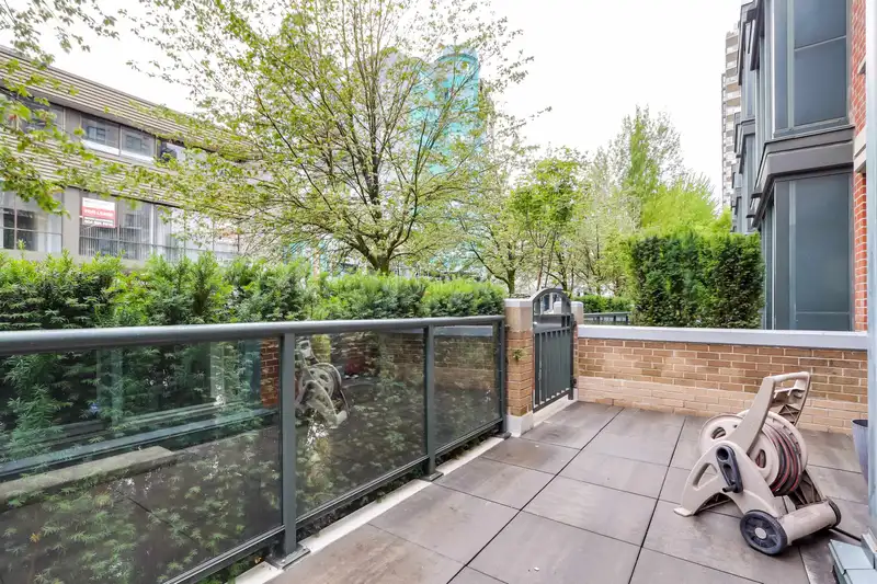 1405 W 7TH AVENUE - photo 3 of 34