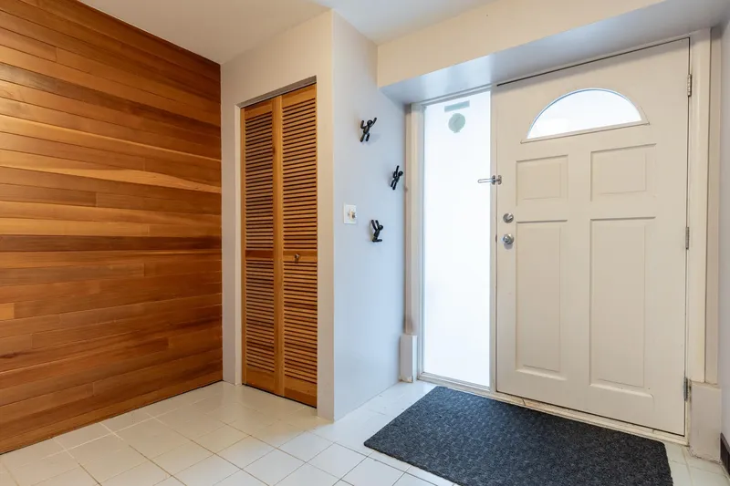 8140 FAIRDELL CRESCENT - photo 3 of 25