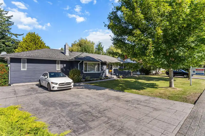 861 53A STREET - photo 2 of 40