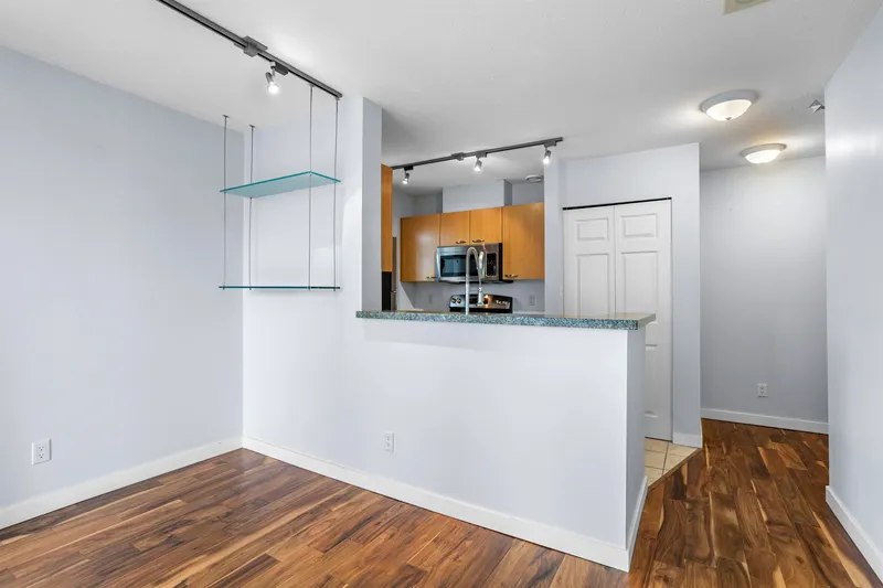 1506 1420 W GEORGIA STREET - photo 3 of 25