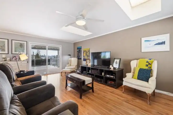 1119 SHAVINGTON STREET - photo 4 of 27