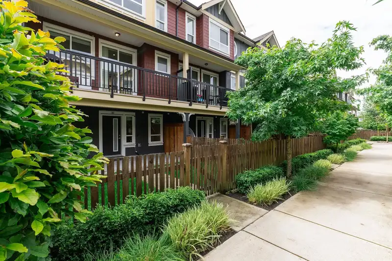 29 430 DUNCAN STREET - photo 2 of 40