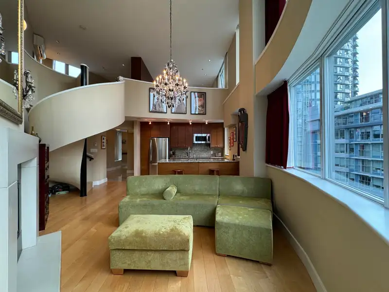 PH7 618 ABBOTT STREET - photo 4 of 40