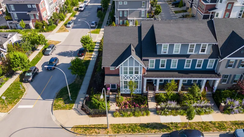 20267 82B AVENUE - photo 3 of 25