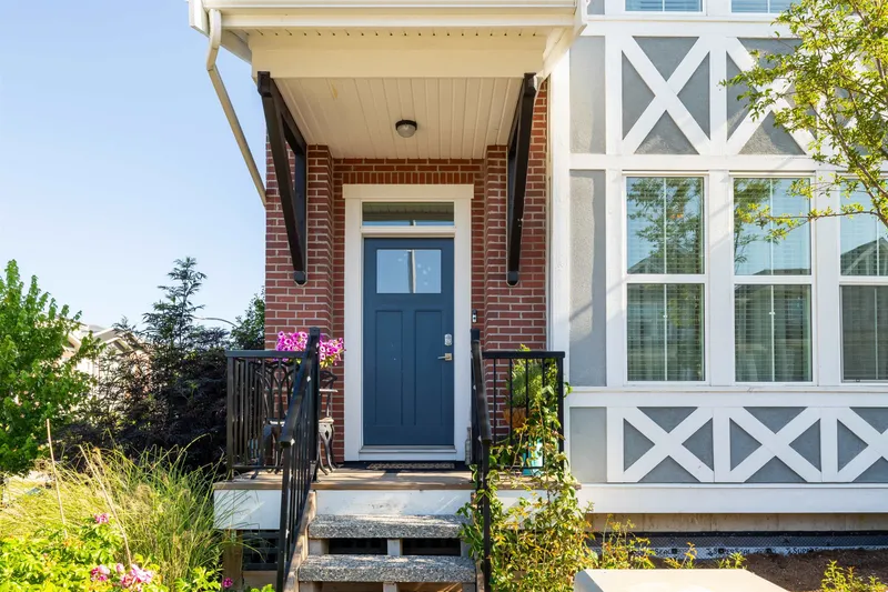 20267 82B AVENUE - photo 4 of 25