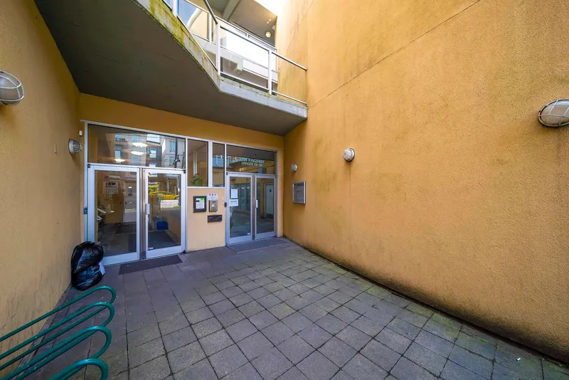 416 2238 KINGSWAY - photo 3 of 19