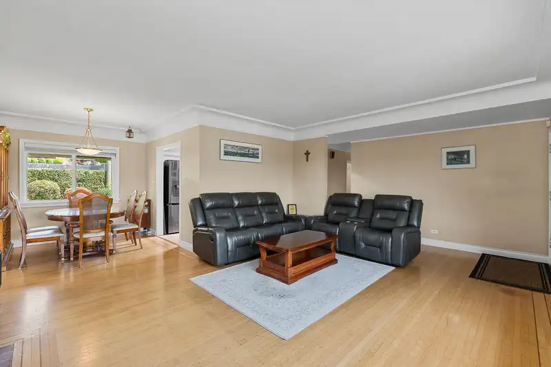 170 CARISBROOKE CRESCENT - photo 3 of 19