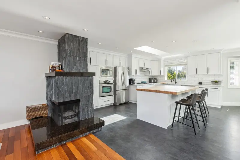 14418 16A AVENUE - photo 4 of 25