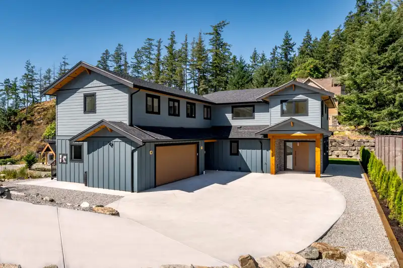 44 4622 SINCLAIR BAY ROAD - photo 1 of 40