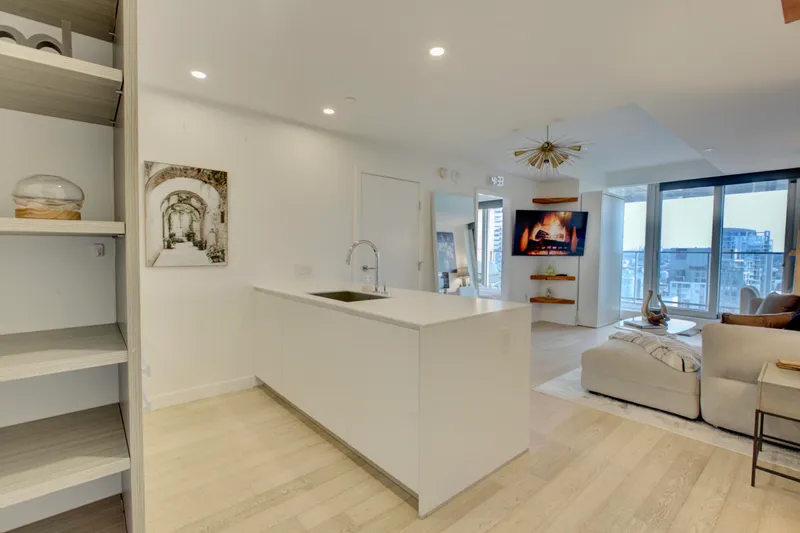 3809 1480 HOWE STREET - photo 3 of 25