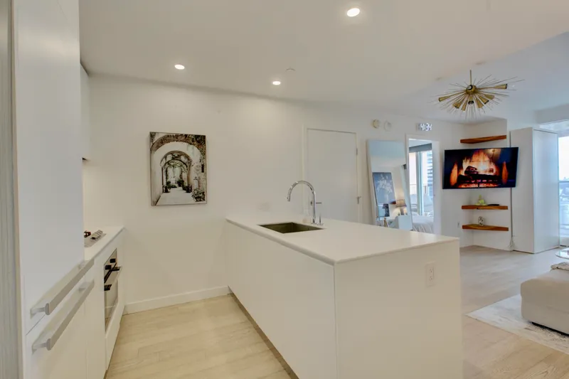 3809 1480 HOWE STREET - photo 4 of 25