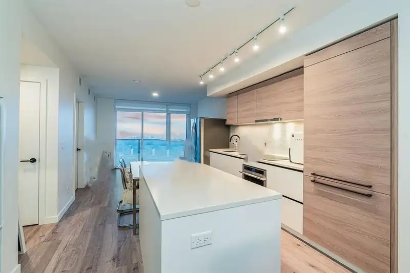 906 13428 105 AVENUE - photo 3 of 5