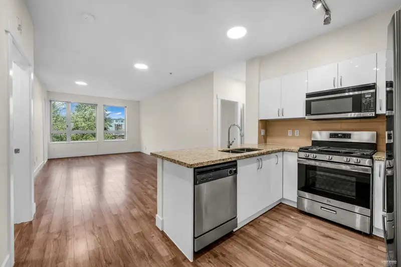 313 2601 WHITELEY COURT - photo 1 of 25