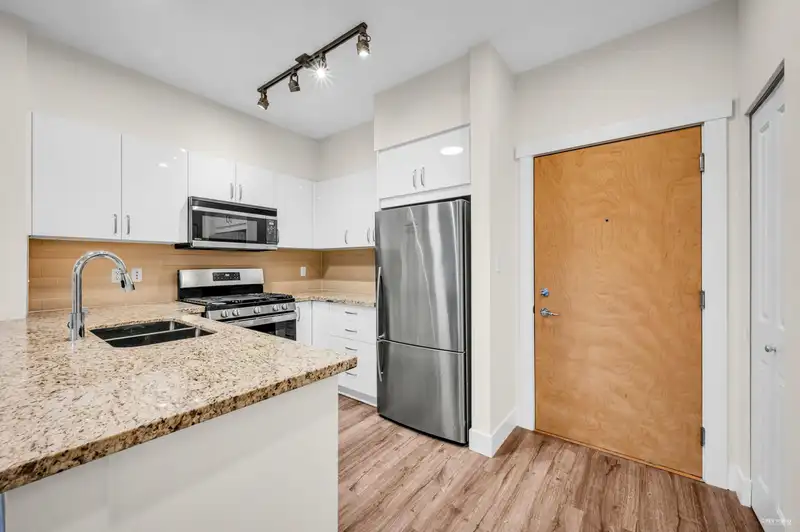 313 2601 WHITELEY COURT - photo 3 of 25