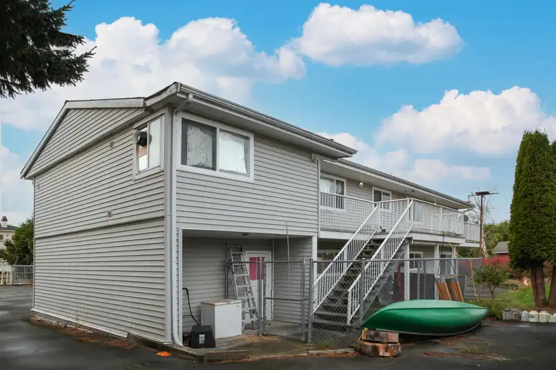 9420 NO. 6 ROAD - photo 2 of 40