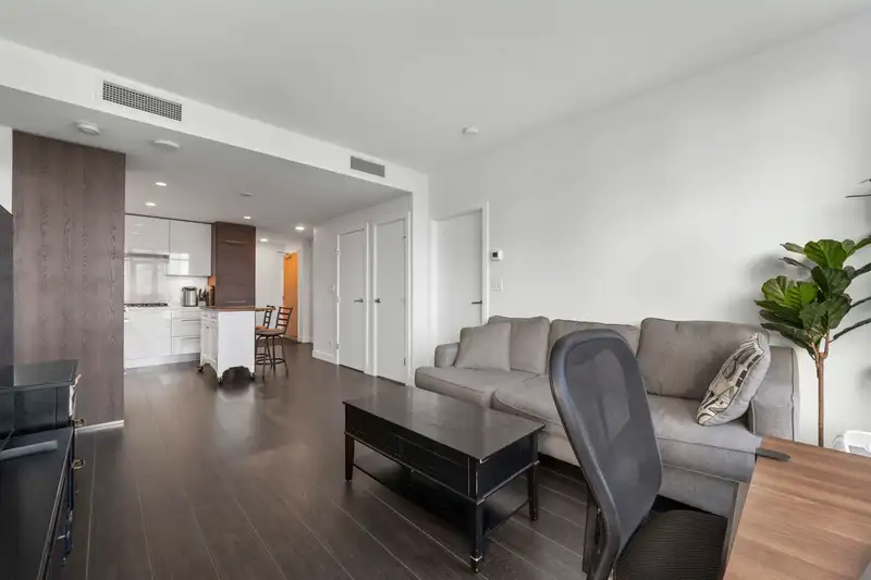 2803 4458 BERESFORD STREET - photo 2 of 38