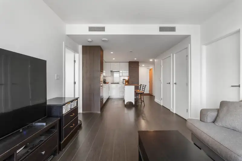 2803 4458 BERESFORD STREET - photo 4 of 38
