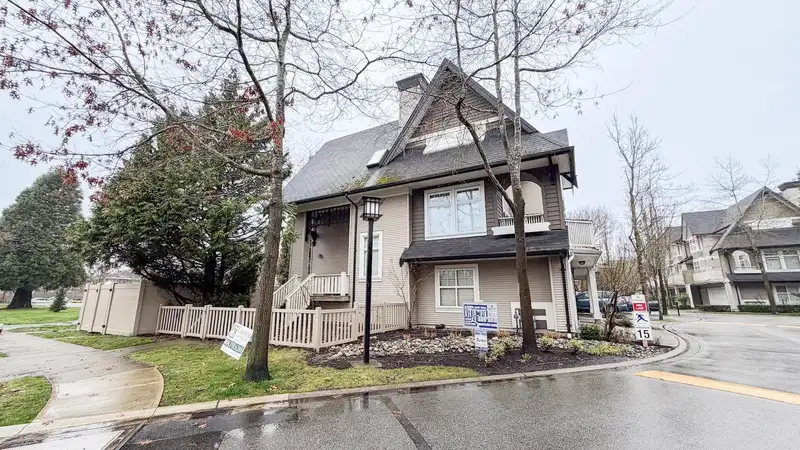 92 6888 ROBSON DRIVE - photo 2 of 29