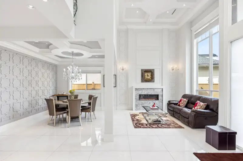 3300 LAMOND AVENUE - photo 3 of 40