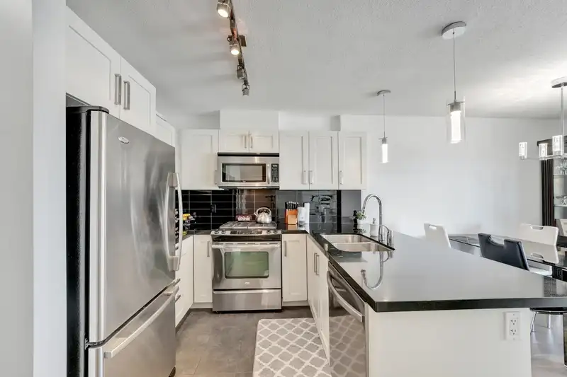 1106 2133 DOUGLAS ROAD - photo 2 of 32