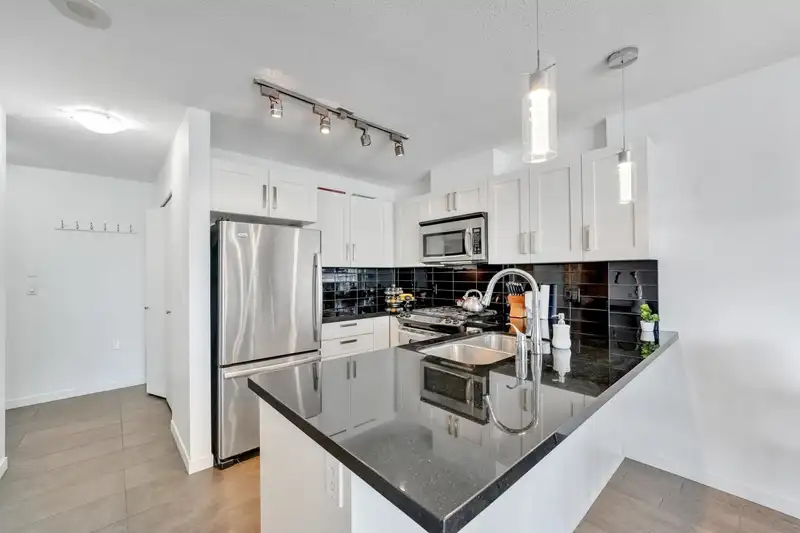 1106 2133 DOUGLAS ROAD - photo 3 of 32