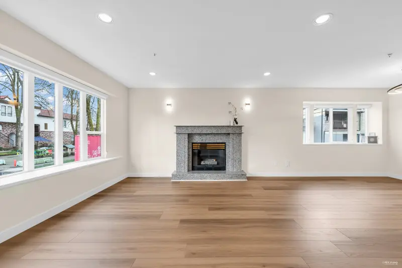 719 E 27TH AVENUE - photo 3 of 25