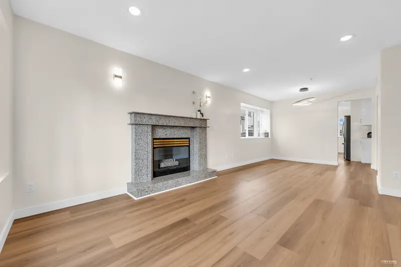 719 E 27TH AVENUE - photo 4 of 25