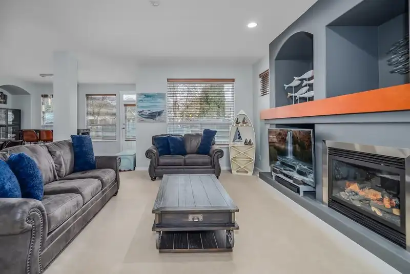 21153 82A AVENUE - photo 3 of 36