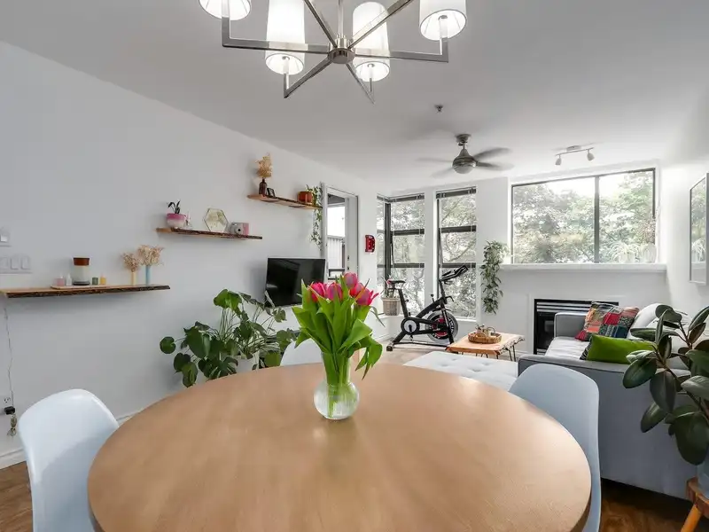 414 345 LONSDALE AVENUE - photo 3 of 23