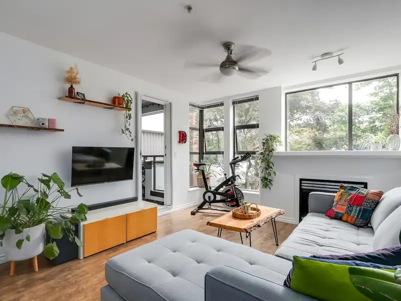 414 345 LONSDALE AVENUE - photo 4 of 23