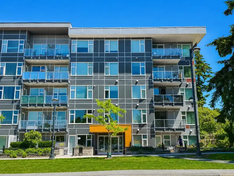 502 10838 WHALLEY BOULEVARD - photo 2 of 21